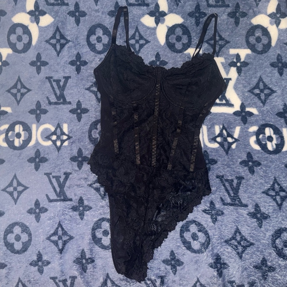 👑 Medium Black Lace Bodysuit - Picture 4 of 7